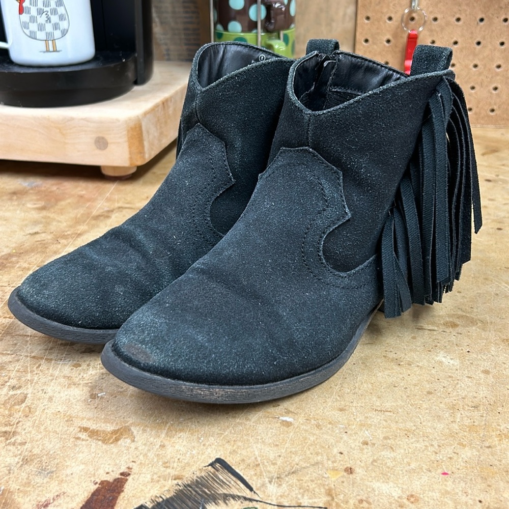 Justice brand fringe booties size 8 black color